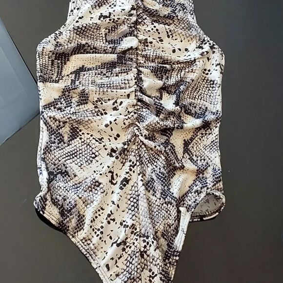 Rue21 Tops - Rue21 Bodysuit Snakeskin print Sz S